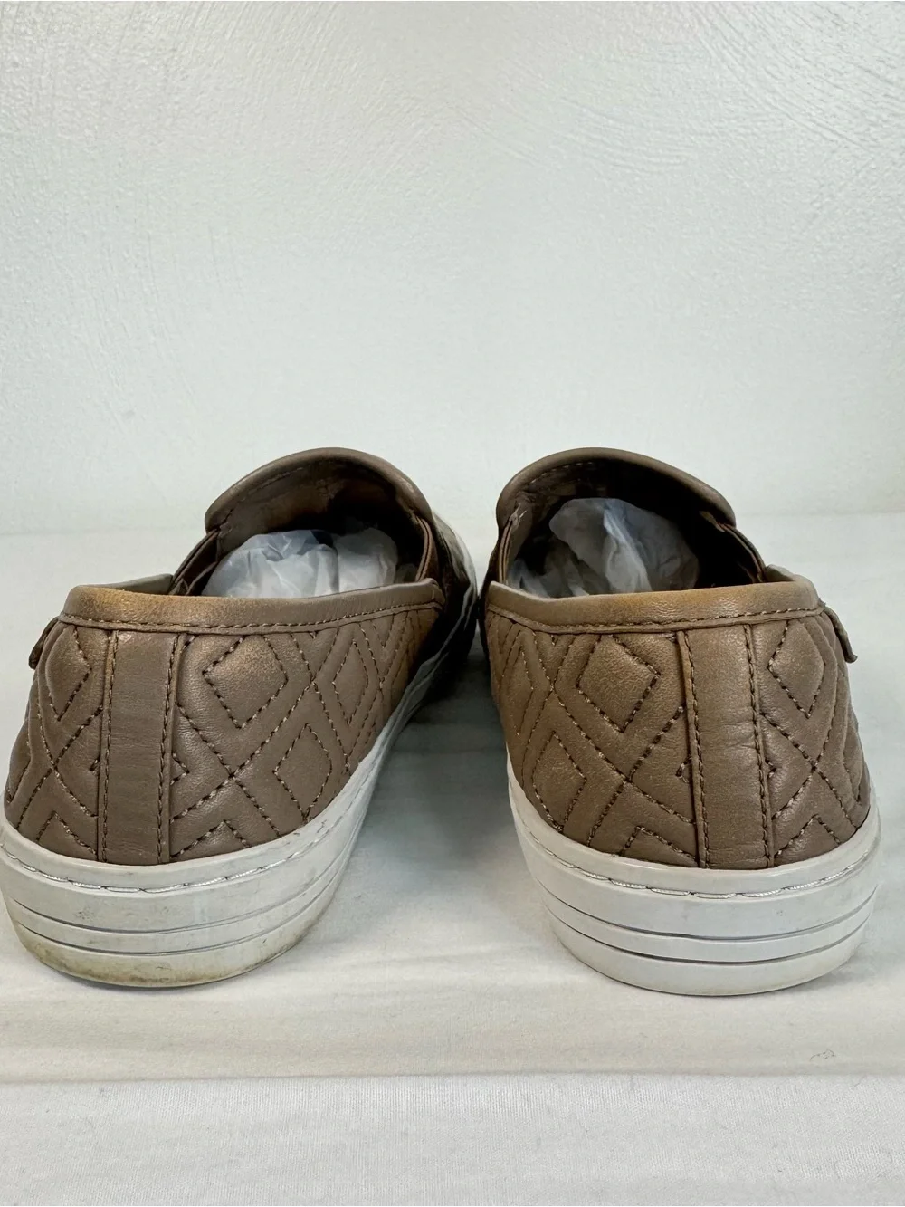 Tory Burch Jesse Quilted Leather Slip On Loafer Shoes Women’s 7.5 M Beige Preppy